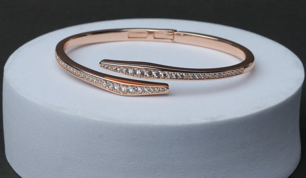 Leaf Curve Sparkle Open Bracelet