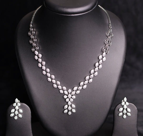Elina Spark Necklace Set