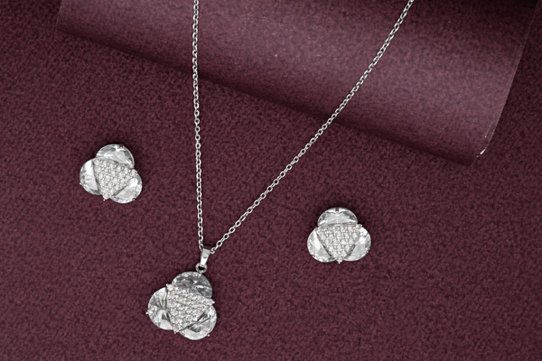 Crystal Clover Sparkle Pendant Set