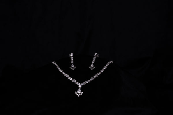 Teardrop Elegance Necklace & Earrings Set