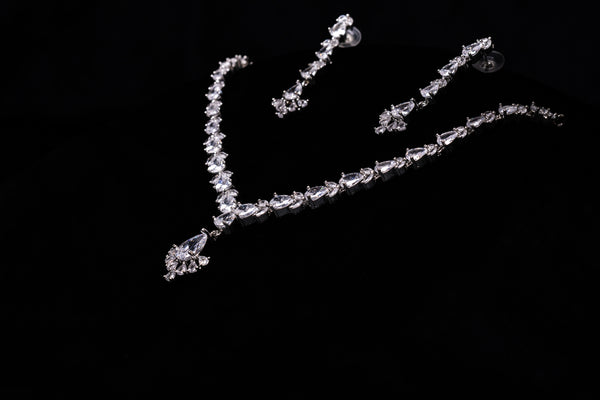 Teardrop Elegance Necklace & Earrings Set