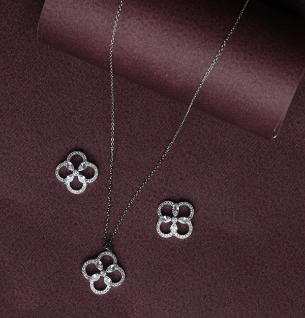 Royal Petal Shine Pendant Set