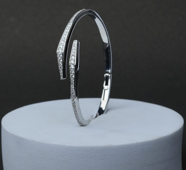Leaf Curve Sparkle Open Bracelet