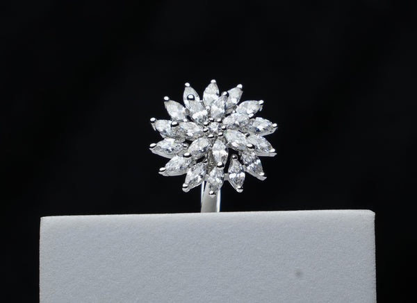 Daisy Radiance Ring