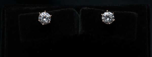 Round Brilliant Solitaire Studs